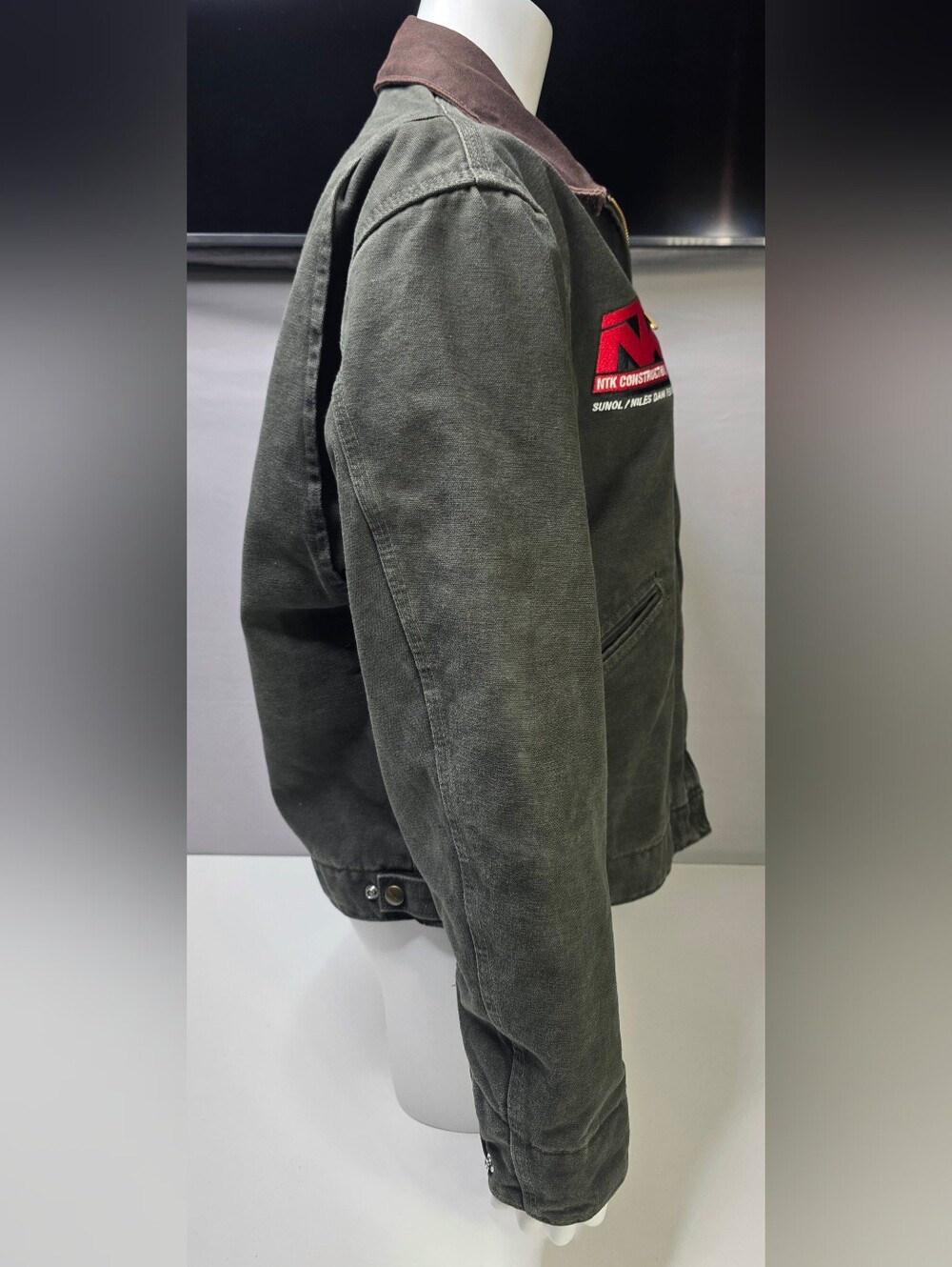 Vintage Carhartt J97 Detroit Jacket in the Moss Green (MOS) colorway Size Medium - Picture 2 of 16